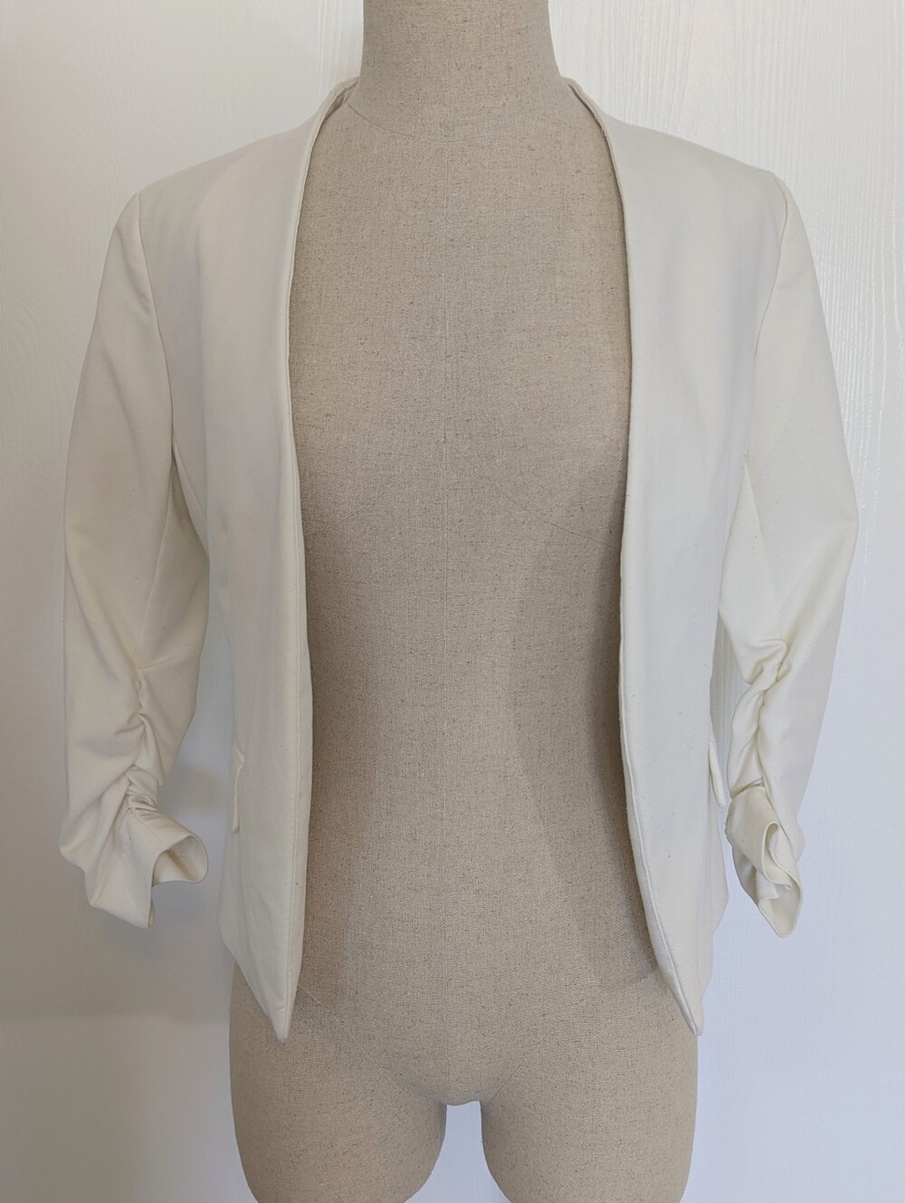 Forever 21 XXI White 3/4 Scrunch Sleeve Blazer Jacket in Size Small